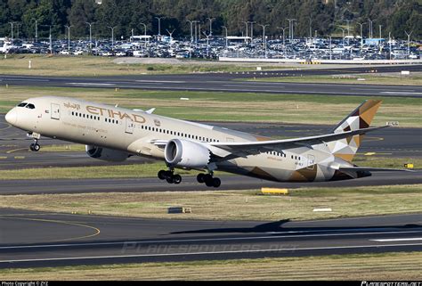 A Bly Etihad Airways Boeing Dreamliner Photo By Zyz Id