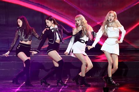 What are the roles of the BLACKPINK members?