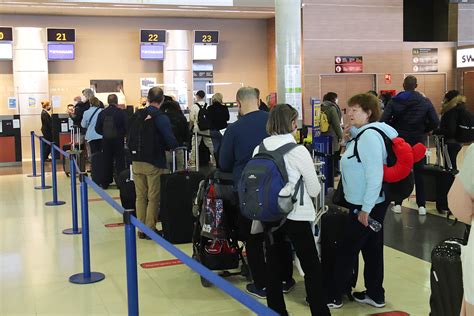 El volum de passatgers de l aeroport de Reus del març s acosta als