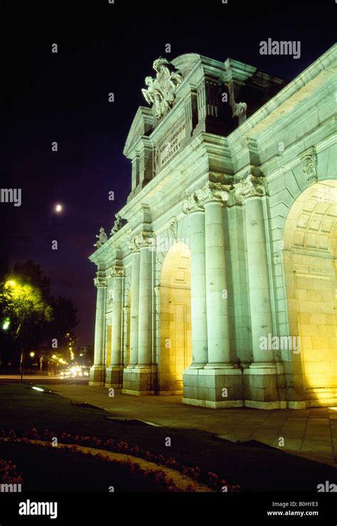 Detail of Puerta de Alcala. Night view. Madrid. Spain Stock Photo - Alamy