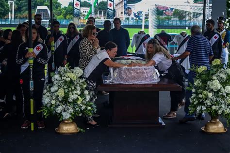 Amigos E Familiares Se Despedem De Roberto Dinamite Dolo Do Vasco