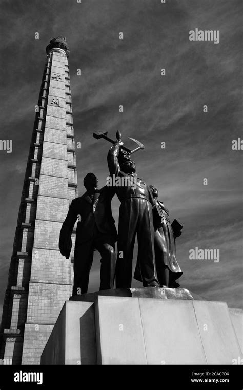 Juche tower dprk Black and White Stock Photos & Images - Alamy