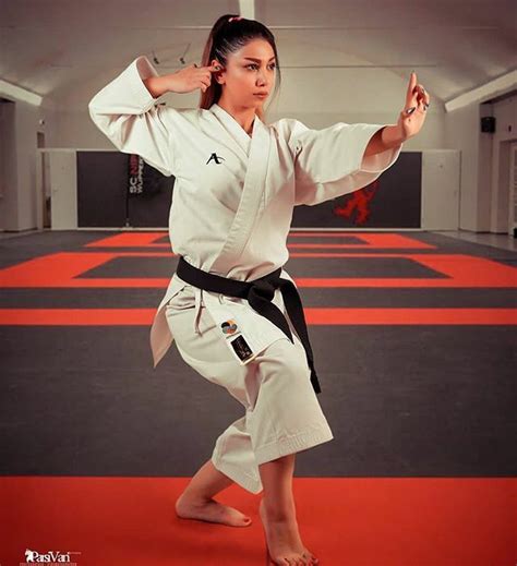 Pin By Xavier Morgan On Sexys Women Women Karate Female Martial