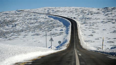 Neve fecha estradas no maciço central da serra da Estrela SIC Notícias