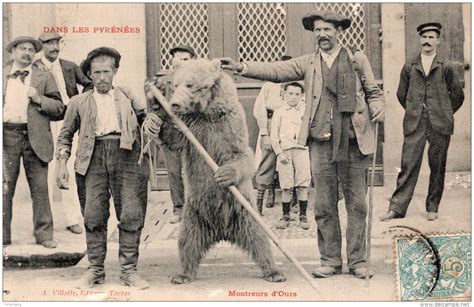 Non classés V11795 Cpa 65 Dans Les pyrénées Montreurs d Ours