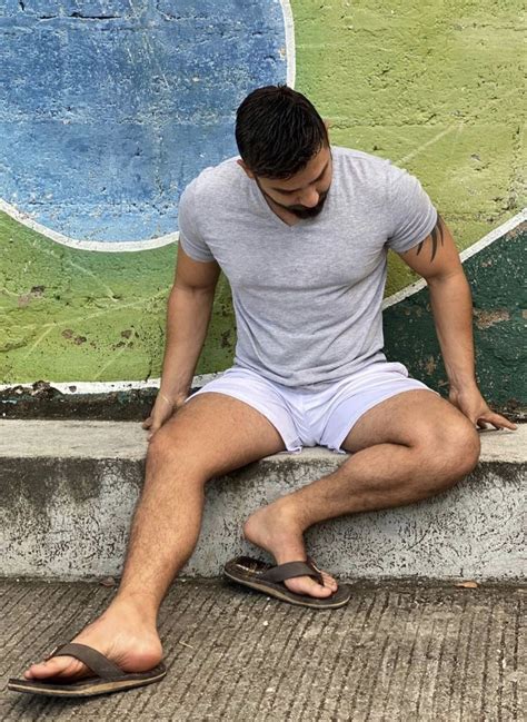 ปักพินโดย Axel Vizcaino Gonzalez ใน Outfit Sandals Flip Flop For Men