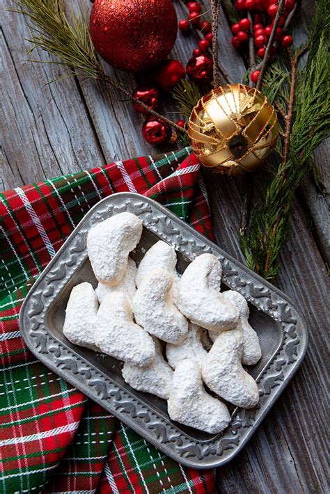 Buttery Toasted Almond Crescent Cookies Recipe Almond Crescent