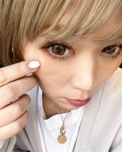 宮下美恵さんのインスタグラム写真 宮下美恵instagram「下まつげ。 まつ育の成功が地味に嬉しい。 こんなの普通の人くらいなん