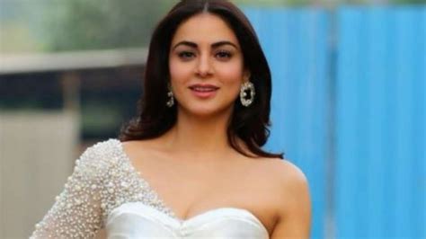 Viral Kundali Bhagya Actress Shraddha Arya S Bold Photos Under A