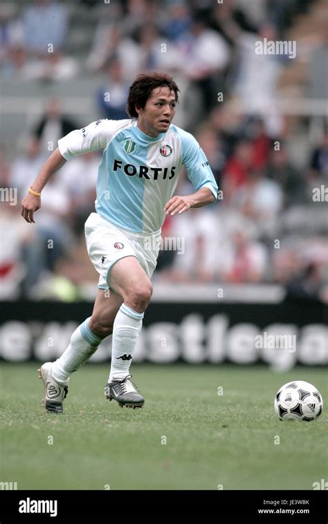 SHINJI ONO FEYENOORD ST JAMES PARK NEWCASTLE ENGLAND 01 August 2004