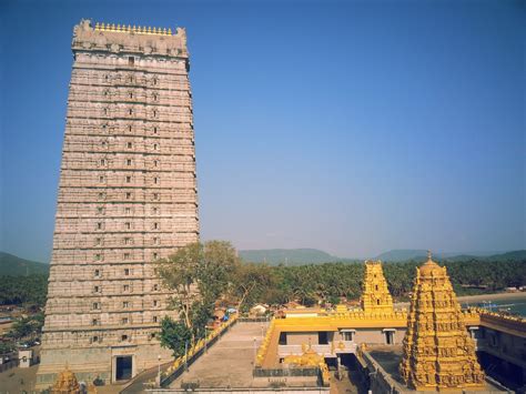 Murudeshwar Temple and its Gopura | Temple, Lord shiva, Amazing ...