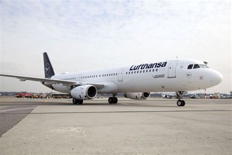 Lufthansa Takes To The Skies With New Livery Gtp Headlines