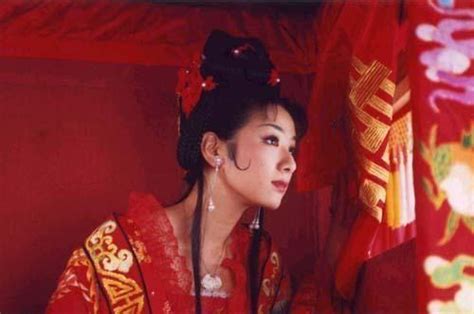 《上错花轿嫁对郎》演员现状：女主婚姻一地鸡毛，沙溢成人生赢家