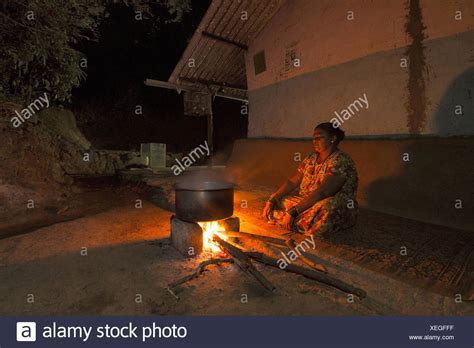 Aboriginal Cooking High Resolution Stock Photography And Images Alamy