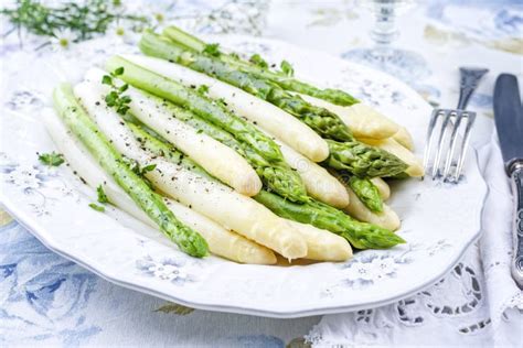 Witte Asperge Met Ham En Aardappels Stock Foto Image Of Beiers Vers