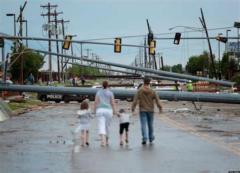 Moore Tornado 2013 12 Pictures That Define The Oklahoma Destruction Huffpost Uk