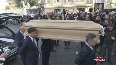 Funerali Di Sandra Milo Folla A Roma Per L Ultimo Saluto Tgcom24