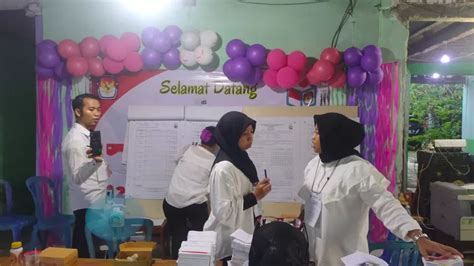 Tps Unik Di Rembang Petugas Kpps Tampil Trendi Berseragam Sma Hingga