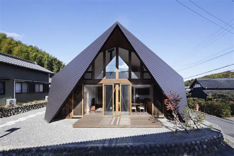 13 Houses With Pitched Roofs And Their Sections Archdaily