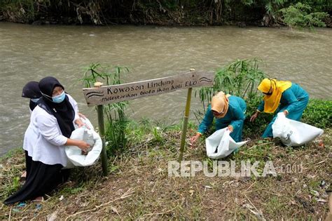 Siswa Dan Santri Di Temanggung Lakukan Gerakan Pilah Sampah Republika