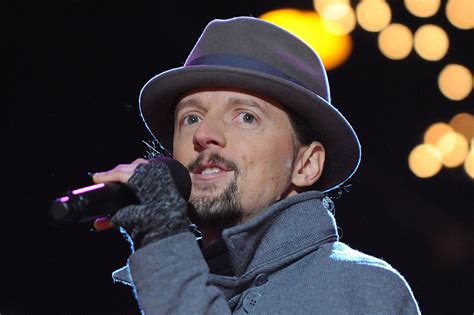 Jason Mraz marries fiancée Christina Carano - UPI.com