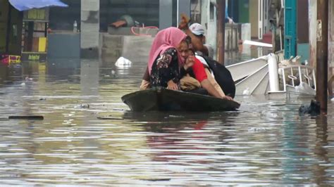 Dayeuhkolot Bojongsoang Dan Baleendah Masih Terendam Banjir Okezone