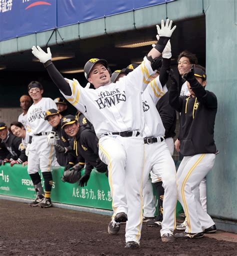 【ソフトバンク】山川穂高が初どすこい 台湾楽天戦で移籍後“1号” スポーツ報知