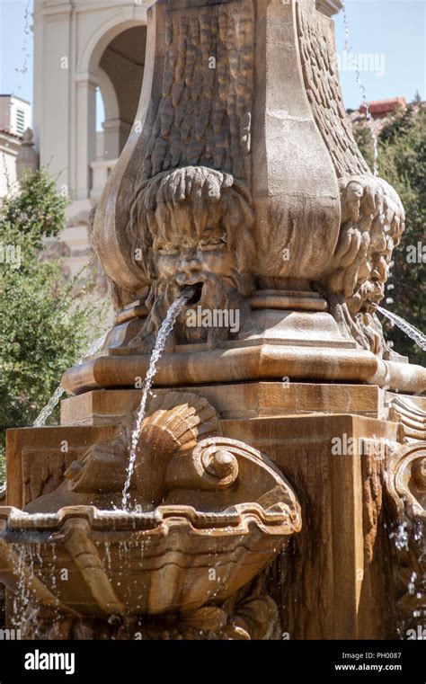 Vintage water fountains hi-res stock photography and images - Alamy