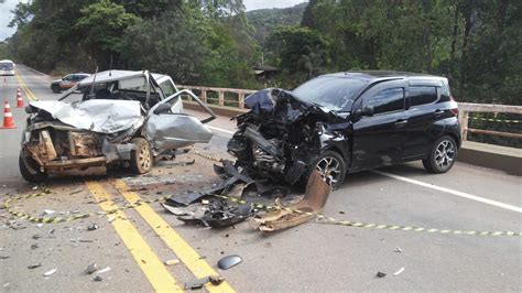 Batida De Frente Entre Dois Carros Deixa Um Morto E Três Feridos Na Br