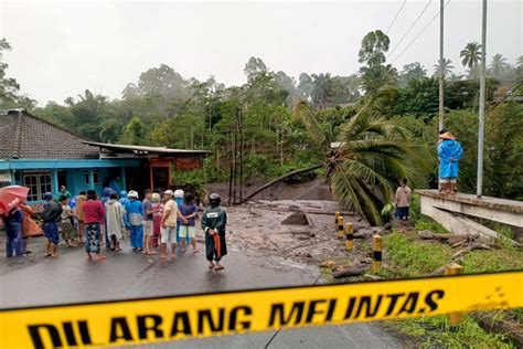 Update Banjir Lahar Satu Kecamatan Di Lumajang Terisolasi Jurnal Borneo