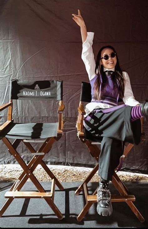 Naomi J Ogawa BTS As Yoko Tanaka On The Set Of Wednesday Em 2023