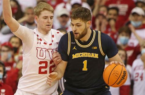 Wisconsin Vs Michigan Betting Odds Free Picks And Predictions 2 00