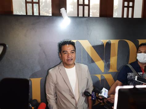 Indra Lesmana Bangga Dengan Suami Eva Celia Medcomid