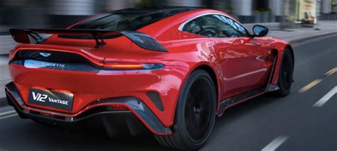 2022 Aston Martin Vantage 0-60 MPH Time | How Fast Is It? | Top Speed