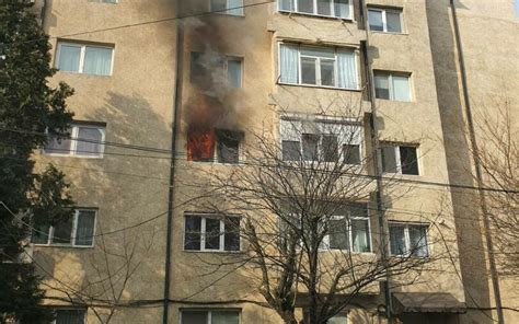 Incendiu Puternic La Un Bloc Din Constan A Locatarii Au Fost Evacua I