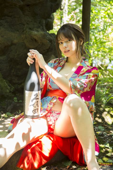 きれいなお姉さん×日本酒の魅惑のコラボ 和地つかさのデジタル写真集が発売！ グラビア特集 ヤンマガweb