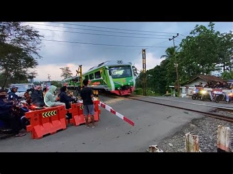 KERETA INI LANGKA LEWAT KESINI JADI PADA TERHERAN HERAN YouTube