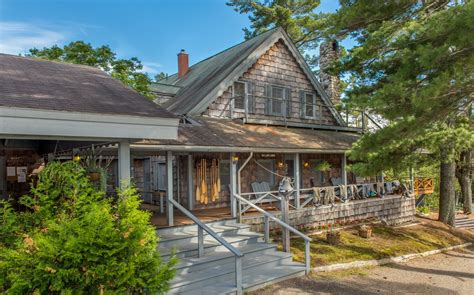 Main Lodge Rooms Sleeps 12 — Elk Lake Lodge
