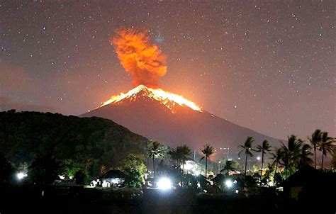 Éruption du volcan Agung à Bali un spectacle effrayant mais qui n a