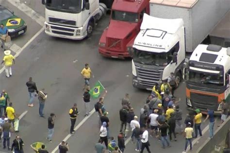 Após discurso de Bolsonaro manifestantes dizem que bloqueio em rodovia