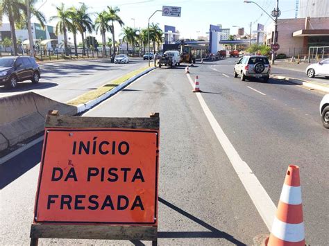 Recuperação asfáltica segue em andamento em corredor de ônibus de