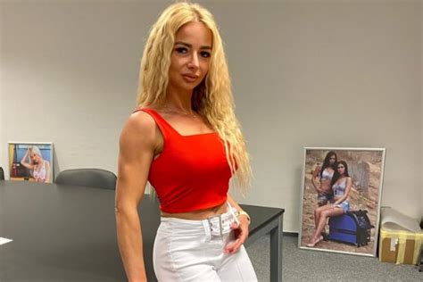 Hithit Probojuje se mladá farmářka na stage BIKINI FITNESS