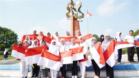 Semarakkan Hut Ri Ke Pemkab Oki Bagikan Ribuan Bendera Merah Putih