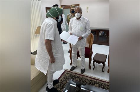 Capt Amarinder Singh Steps Down As Punjab Chief Minister Daily Excelsior