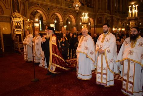 Mii De Credincio I La Sf Nta Liturghie De Cr Ciun Oficiat De Pss