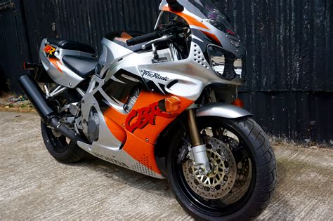 Honda CBR 900 RR Fireblade Urban Tiger Classic Moto Bahn