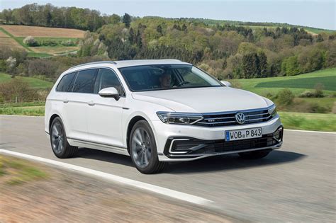 Volkswagen Passat Gte Estate 2019 Review Autocar