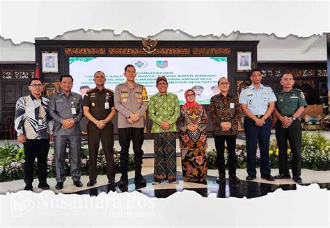 Bupati Jombang Dan Kades Terima Lencana Bhakti Desa Madya Dan