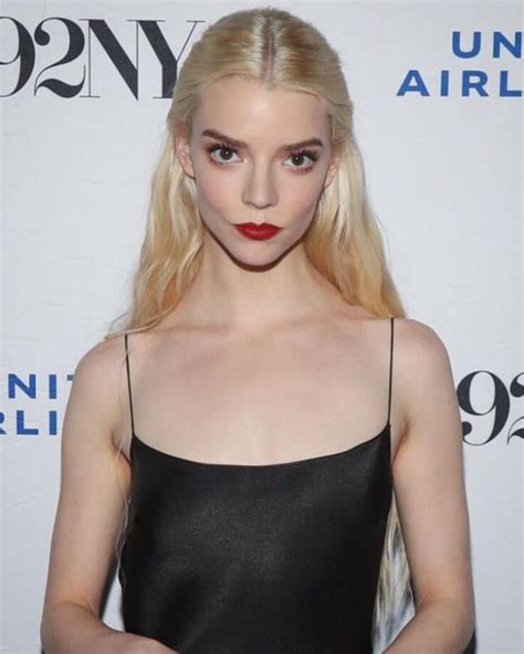 Peaky Blinders Star Anya Taylor Joys Eye Catching Eyeliners Elevating