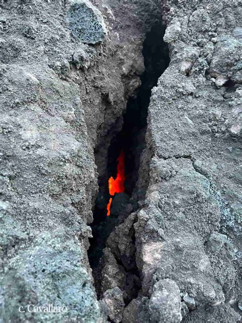 Bomba vulcanica trovata sull Etna che cos è e come si forma Parla l